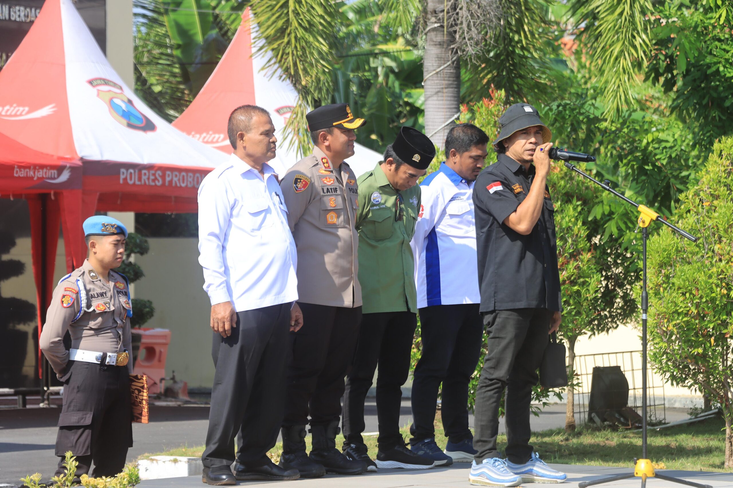 Ketua DPC SBSI Probolinggo Dorong Sinergi Buruh dan Aparat Lewat Apel Siaga Kebangsaan Ketua DPC SBSI Probolinggo Dorong Sinergi Buruh dan Aparat Lewat Apel Siaga Kebangsaan
