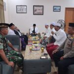 TNI, Ulama, dan Ribuan Jamaah Bersatu dalam Milad ke-20 Syubbanul Muslimin di Probolinggo TNI, Ulama, dan Ribuan Jamaah Bersatu dalam Milad ke-20 Syubbanul Muslimin di Probolinggo