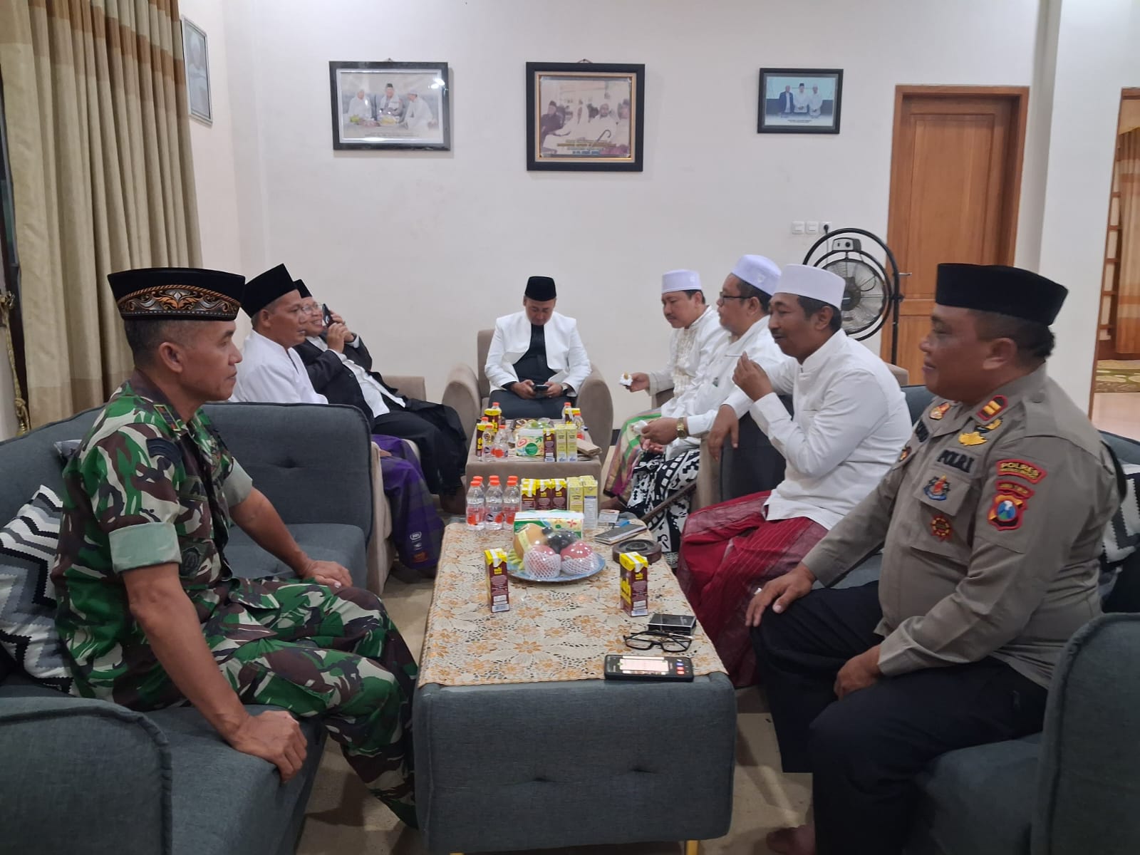 TNI, Ulama, dan Ribuan Jamaah Bersatu dalam Milad ke-20 Syubbanul Muslimin di Probolinggo TNI, Ulama, dan Ribuan Jamaah Bersatu dalam Milad ke-20 Syubbanul Muslimin di Probolinggo