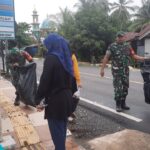 Koramil 1008-06/Banua Lawas-Pugaan Bersinergi dengan Aparat Kecamatan Gelar Aksi Bersih Lingkungan Koramil 1008-06/Banua Lawas-Pugaan Bersinergi dengan Aparat Kecamatan Gelar Aksi Bersih Lingkungan