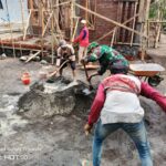 Wujudkan Kemanunggalan, Koramil Kuripan Turun Tangan Bantu Bangun Rumah Warga