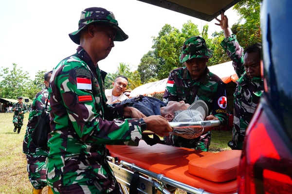 TNI dan ADF Laksanakan Simulasi Evakuasi Warga Terdampak Bencana Dalam FTX Bhakti Kanyini Ausindo 2025 TNI dan ADF Laksanakan Simulasi Evakuasi Warga Terdampak Bencana Dalam FTX Bhakti Kanyini Ausindo 2025