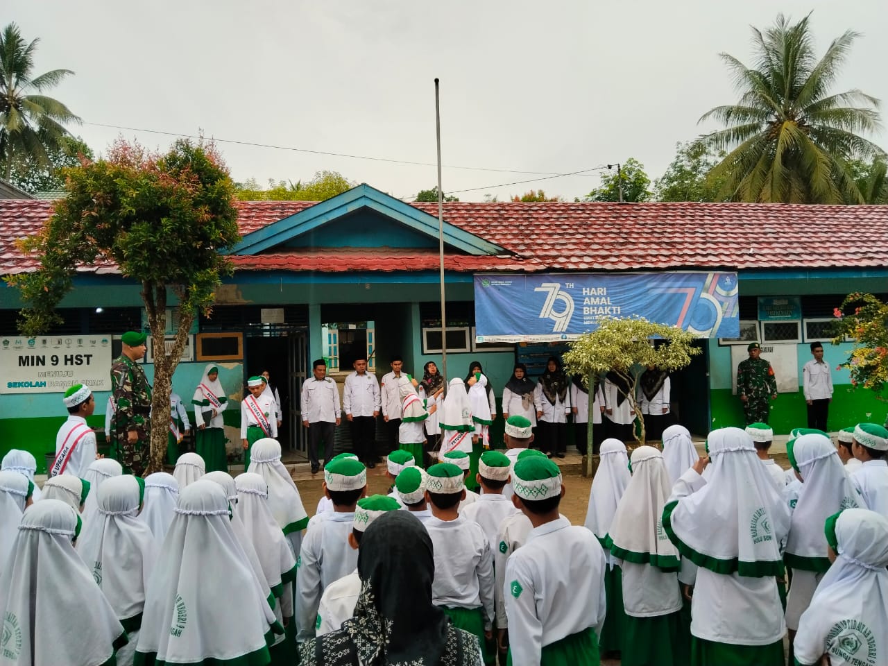 Tumbuhkan Jiwa Nasionalisme, Babinsa Jadi Pembina Upacara di MIN 9 Hulu Sungai Tengah Tumbuhkan Jiwa Nasionalisme, Babinsa Jadi Pembina Upacara di MIN 9 Hulu Sungai Tengah