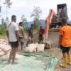 Satgas TMMD 126 Lanjutkan Tahapan Awal Pembangunan Jalan di Kampung Babak Satgas TMMD 126 Lanjutkan Tahapan Awal Pembangunan Jalan di Kampung Babak