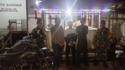 Jaga Keamanan Lingkungan Babinsa Patroli Siskamling Bersama Warga