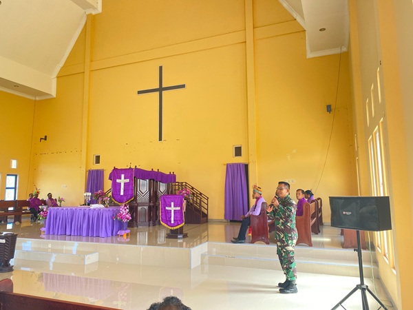 Satgas TMMD ke-126 Laksanakan Ibadah Bersama Masyarakat Distrik Kebar dengan Khidmat Satgas TMMD ke-126 Laksanakan Ibadah Bersama Masyarakat Distrik Kebar dengan Khidmat