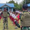 Semangat Merah Putih di Perbatasan: Prajurit Kala Hitam Bagikan Seragam untuk Anak Negeri