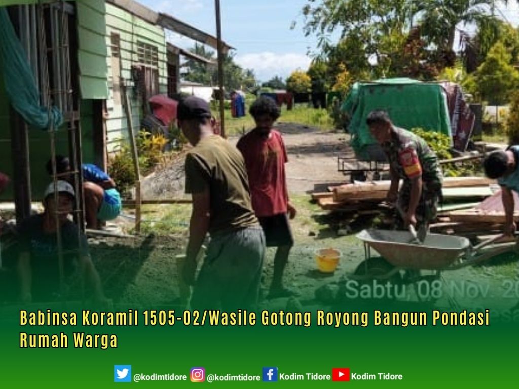 Babinsa Koramil 1505-02/Wasile Gotong Royong Bangun Pondasi Rumah Warga