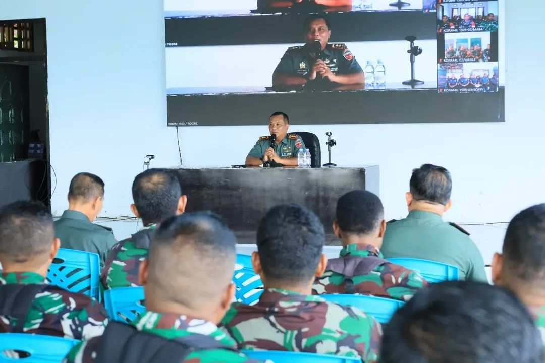 Jam Komandan: Dandim 1505/Tidore Tekankan Disiplin, Hindari Pelanggaran dan Bijak Bermedsos Jam Komandan: Dandim 1505/Tidore Tekankan Disiplin, Hindari Pelanggaran dan Bijak Bermedsos