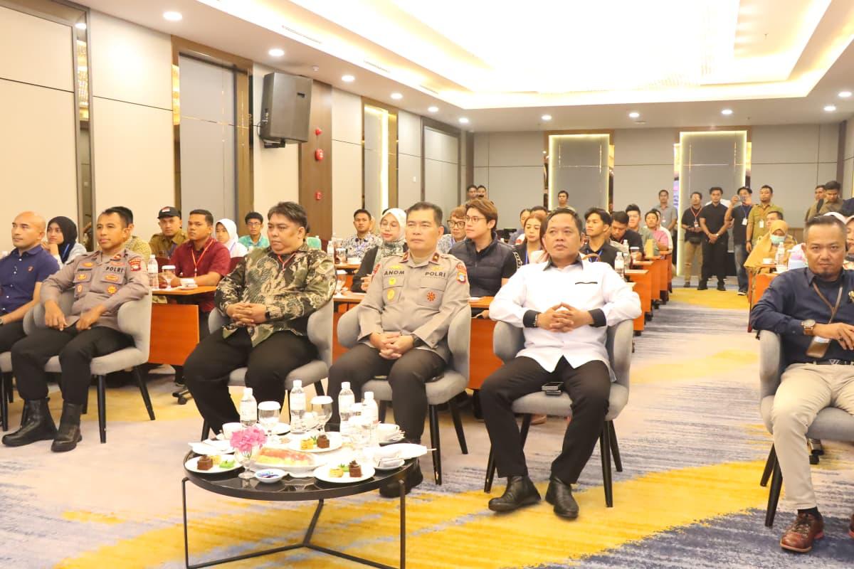 POLDA KEPRI LAKSANAKAN SEMINAR KEBANGSAAN: PERAN PEGIAT DAN PENGGUNA MEDIA SOSIAL DALAM MEWUJUDKAN BUDAYA DIGITAL BERETIKA DAN BERWAWASAN NKRI*
