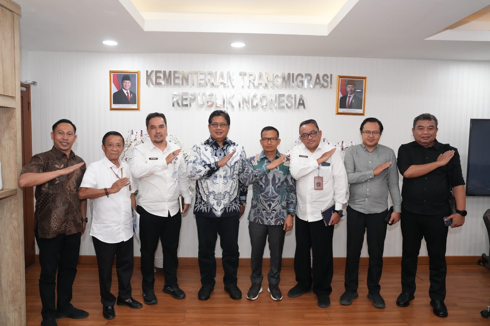 Bertemu Bupati H. Samsul Mahmud, Wamen Viva Yoga Terus Pantau Dinamika Transmigrasi di Polman*  