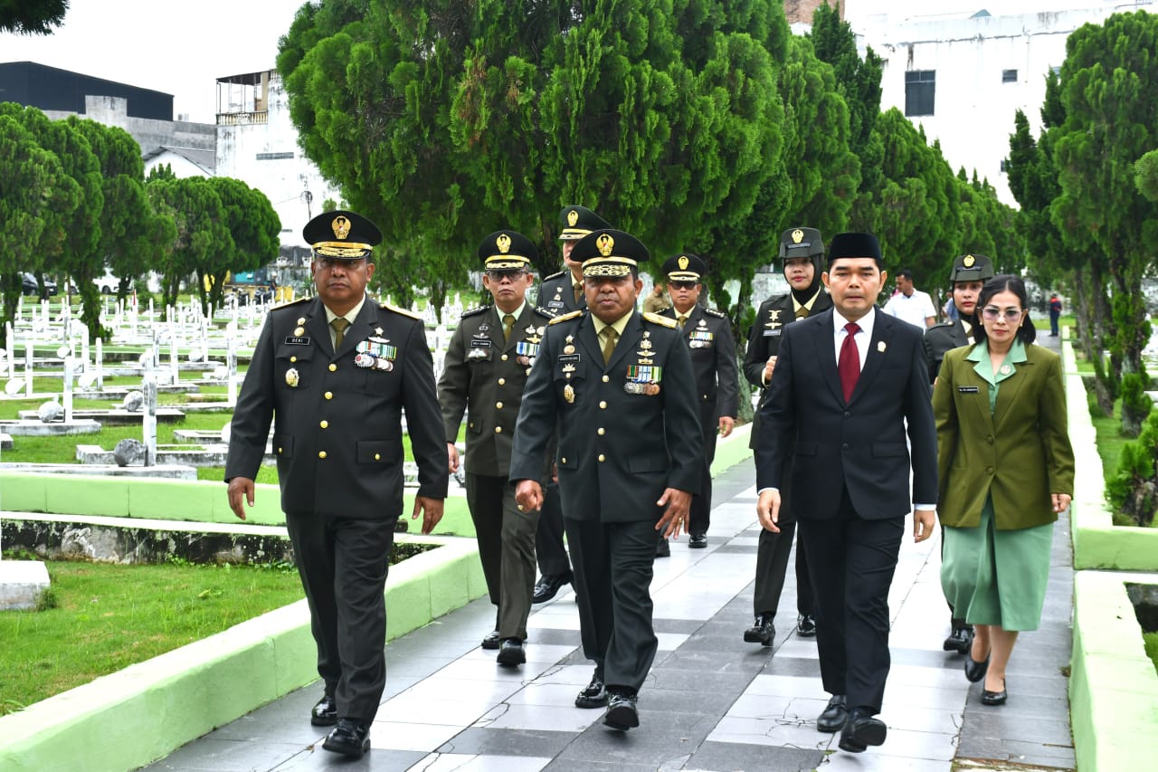 Kasdam I/BB Hadiri Upacara Ziarah Nasional Hari Pahlawan di TMP Sisingamangaraja Medan