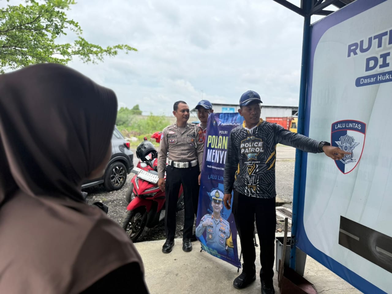 Satlantas Polres Nganjuk Lewat Program “Polantas Menyapa” Beri Edukasi Langkah Mudah Ujian Praktik SIM di Satpas