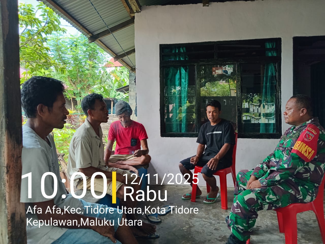 Melalui Komsos, Babinsa Koramil 1505-01/Tidore Ajak Pemuda Jadi Pelopor Kebersihan dan Keamanan