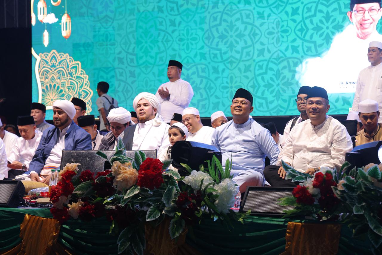 KAPOLDA KEPRI HADIRI KEPRI BERSHOLAWAT BERSAMA HABIB SYECH DAN PARA HABIB TERKEMUKA DI MASJID AGUNG RAJA HAMIDAH*
