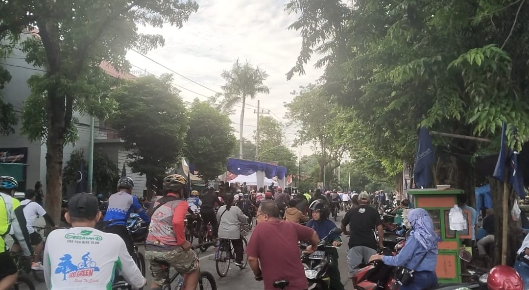 Gowes HUT ke-14 Partai NasDem Probolinggo Semarak, Sepeda Motor Listrik Jadi Hadiah Utama