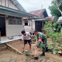 TNI Hadir untuk Rakyat: Kopda Rahmad Hidayat Bantu Perbaikan Rumah Tak Layak Huni
