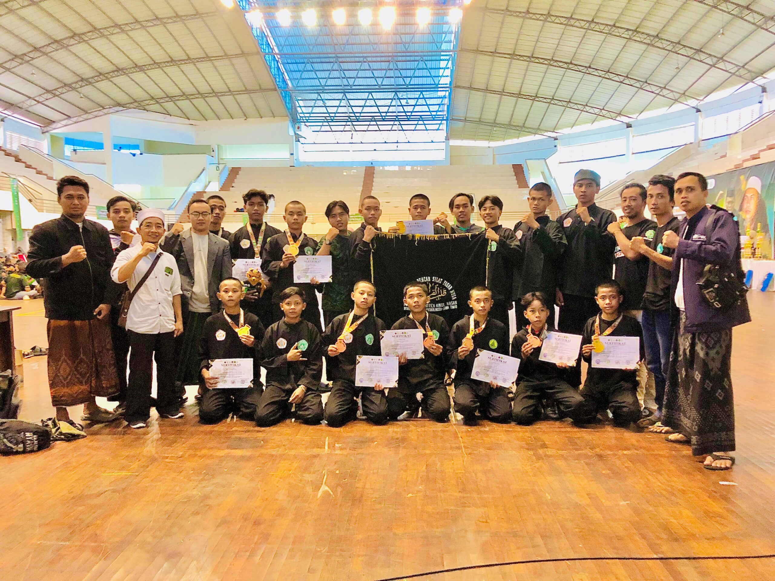 Bawa Pulang 12 Medali, Santri Ainul Hasan di Probolinggo Gemparkan Kejurnas Pagar Nusa 2025