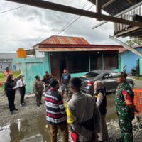 Tindaklanjuti Aduan Warga, Babinsa Koramil Timika Dampingi Tim Gabungan Lakukan Peninjauan Kandang Ayam