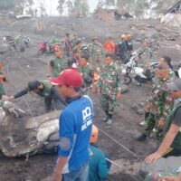 TNI Bergerak Cepat Tangani Dampak Erupsi Gunung Semeru