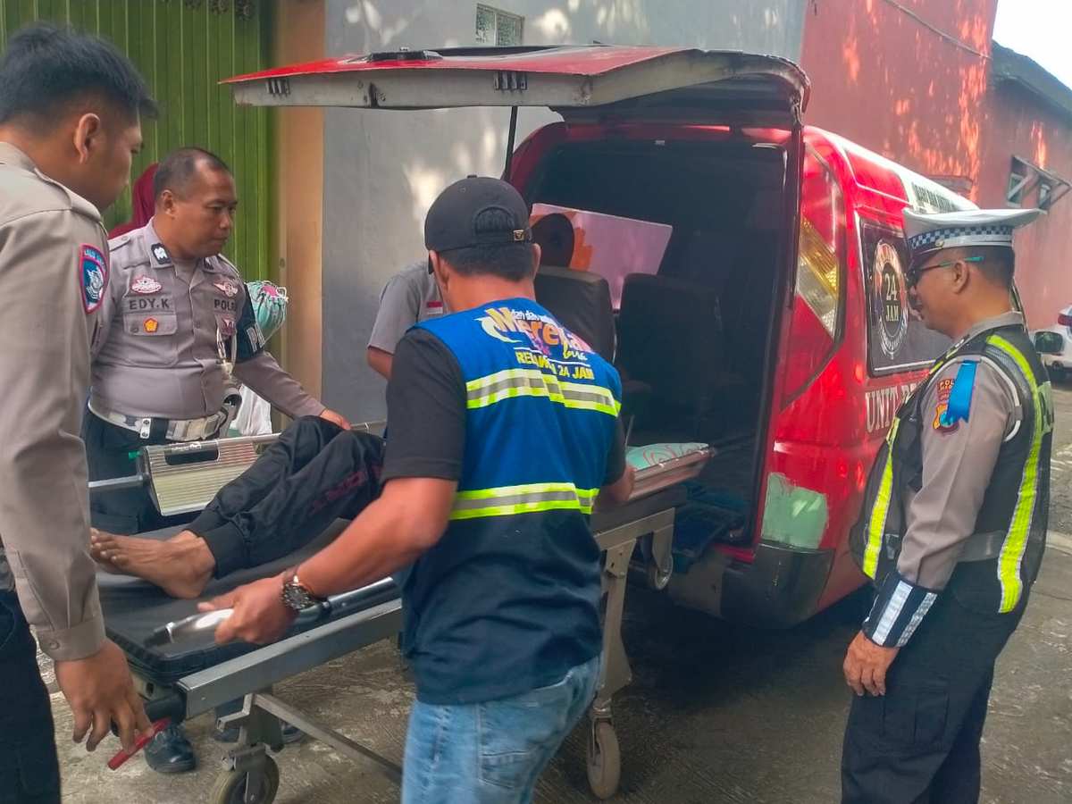 Satlantas Polres Magetan Beri Pengawalan Ambulans, Pastikan Pasien Segera Mendapat Penanganan di Rumah Sakit
