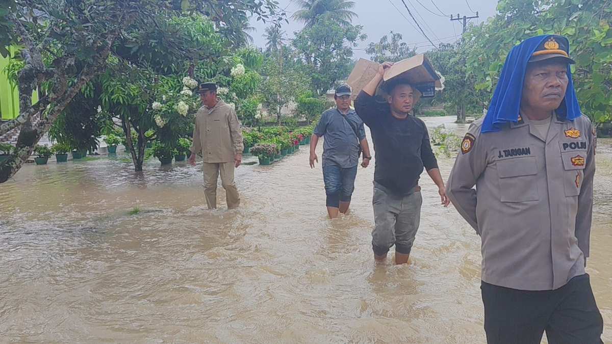 Polsek Bosar Maligas Bergerak Cepat Salurkan Bantuan Warga Terdampak Banjir