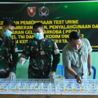 Cegah Peredaran Narkoba Di Lingkungan Prajurit, Kodim 0906/KKR Lakukan Tes Urin Pada Prajurit Dan PNS