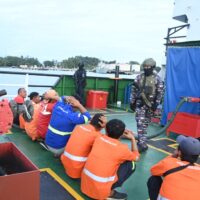 Kolaborasi Unsur Laut dan Udara, Tangkap Dua Kapal Pembawa Pasir Timah Ilegal