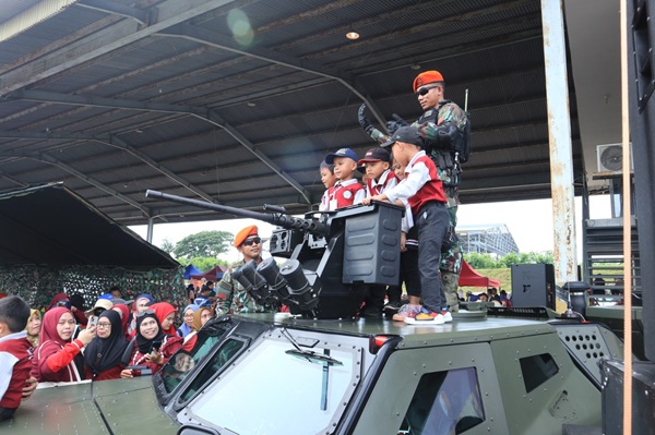 Ribuan Warga Masyarakat Meriahkan Open Base Lanud Sultan Hasanuddin 2025