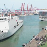 TNI AL Kerahkan KRI dan Helikopter untuk Bantu Korban Bencana di Aceh, Sumut dan Sumbar