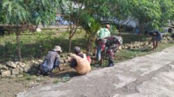 Babinsa Desa Dawuhan Sertu Fanda Bersama Warga Gelar Kerja Bakti Bersihkan Lingkungan