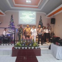 Wujudkan Rasa Aman, Babinsa Koramil Srengat Pantau Ibadah Natal di GPDI Togogan