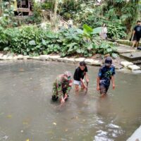 Babinsa Bendowulung Ajak Warga, Jaga Kebersihan Dan Kelestarian Sumber Mata Air