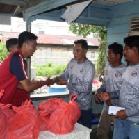 Stasiun Bakamla TBK Salurkan Paket Sembako Sambut HUT ke-20 Bakamla RI