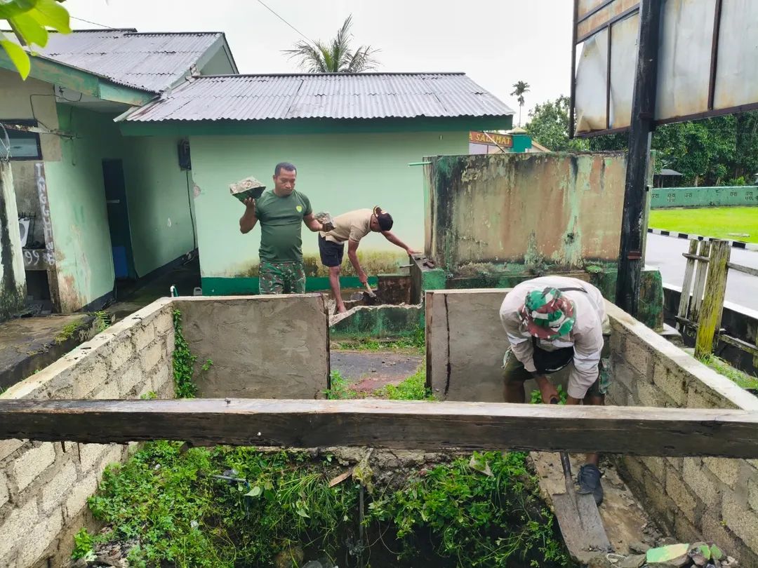 Jum'at Bersih, Anggota Kodim 1505/Tidore Tunjukkan Kepedulian pada Lingkungan Kerja Jum'at Bersih, Anggota Kodim 1505/Tidore Tunjukkan Kepedulian pada Lingkungan Kerja