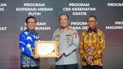 Wakapolri Terima Disway Award, Polri Tegaskan Komitmen Perkuat Kepercayaan Publik dan Sinergi Media