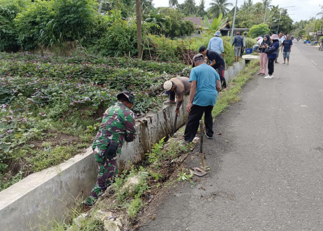 Koramil 1002-05/Pandawan Gelar Aksi Peduli Lingkungan di Desa Pandawan