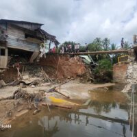 TNI Kerahkan Yon Zipur I/DD Pasang Jembatan Bailey Penghubung Tapsel-Tapteng