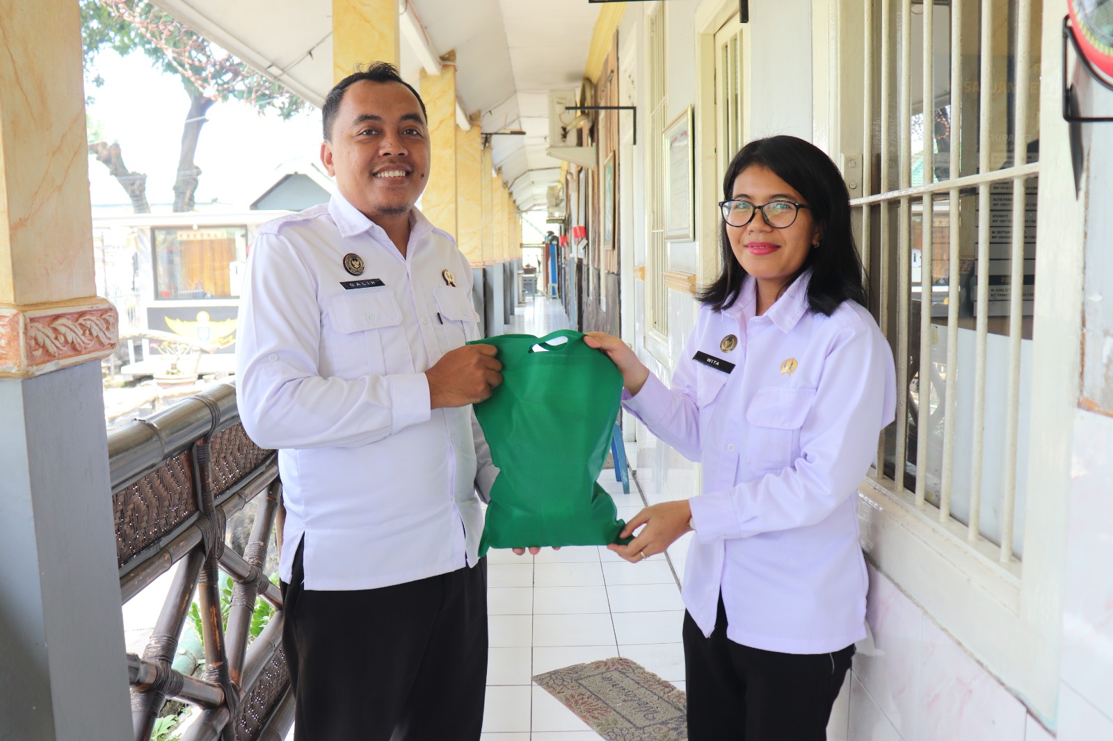 Rutan Kraksaan Bagikan Vitamin ke Seluruh Pegawai untuk Perkuat Ketahanan Fisik di Musim Hujan