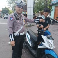 Pengawasan Lalu Lintas Diperketat, Satlantas Probolinggo Tegur Pelajar Berkendara Tanpa Helm