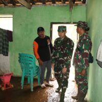 Dandim 0820 Probolinggo Pastikan Kebutuhan Dasar Warga Tiris Terpenuhi Pascabanjir