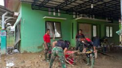 TNI Bersihkan Puskesmas Terdampak Banjir di Aceh Tamiang