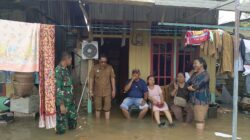 Aksi Sigap Babinsa Koramil 1008-04/Tanta–Murung Pudak Evakuasi Warga Terdampak Banjir
