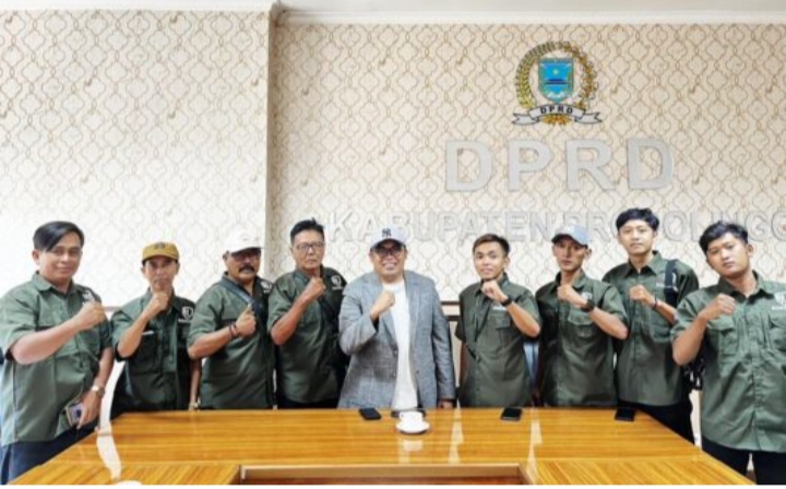 KOMSIPRO Desak DPRD Probolinggo Buka Anggaran dan Pokir, Tegaskan Peran Media sebagai Pilar Demokrasi KOMSIPRO Desak DPRD Probolinggo Buka Anggaran dan Pokir, Tegaskan Peran Media sebagai Pilar Demokrasi