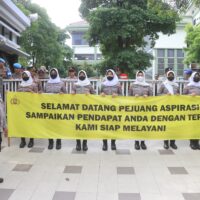 Aksi Damai Buruh di Probolinggo Kondusif, Polisi Kawal Tuntutan UMK dan Pelayanan Kesehatan