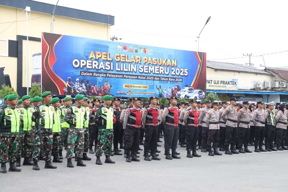 Apel Gelar Pasukan Ops Lilin Semeru 2025, Polres Kediri Perkuat Sinergi Pengamanan Nataru Apel Gelar Pasukan Ops Lilin Semeru 2025, Polres Kediri Perkuat Sinergi Pengamanan Nataru
