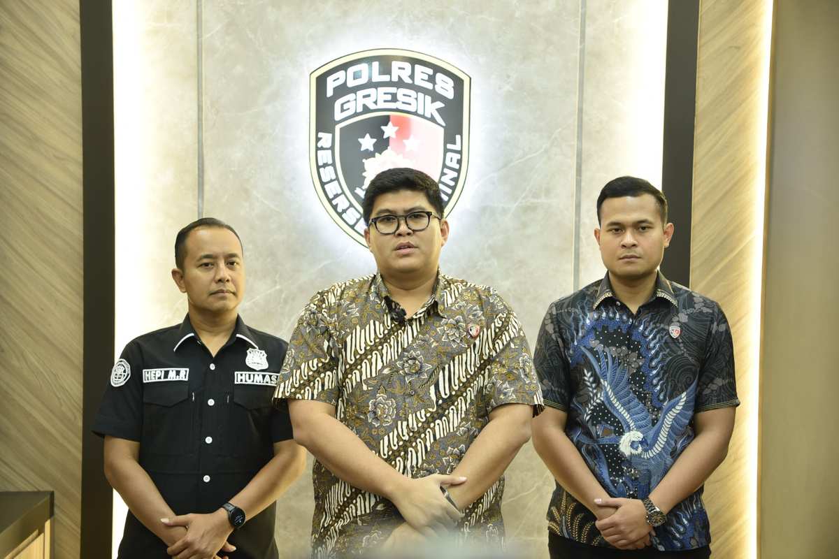 Polres Gresik Tetapkan 2 Tersangka Kasus Penyebaran Data Pribadi Lewat Aplikasi Go Matel R4 Polres Gresik Tetapkan 2 Tersangka Kasus Penyebaran Data Pribadi Lewat Aplikasi Go Matel R4