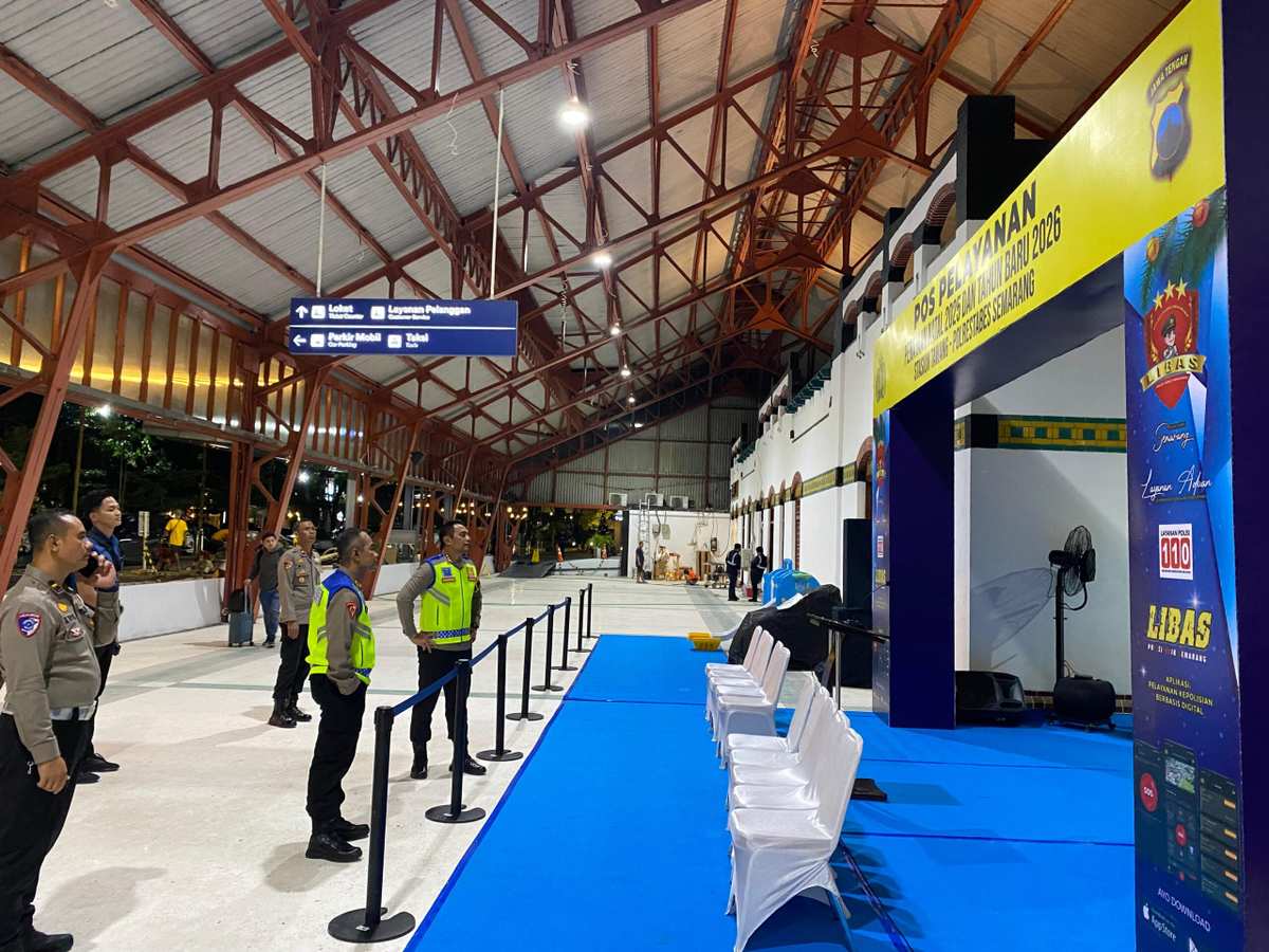 Kapolrestabes Semarang Cek Kesiapan Posyan Stasiun Tawang Jelang Nataru 2025–2026 Kapolrestabes Semarang Cek Kesiapan Posyan Stasiun Tawang Jelang Nataru 2025–2026