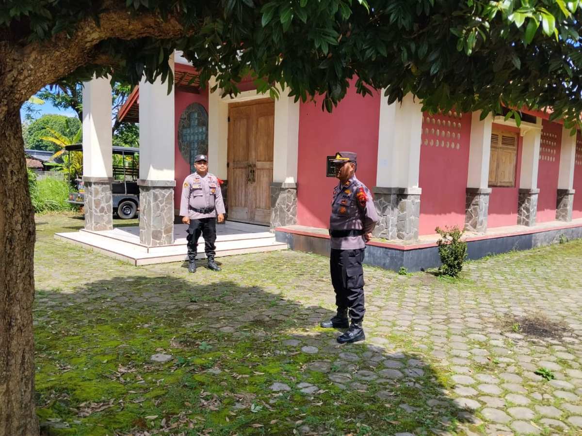 Menjaga Kedamaian Natal dari Desa ke Desa, Polsek Patean Pantau Gereja dan Kapel Menjaga Kedamaian Natal dari Desa ke Desa, Polsek Patean Pantau Gereja dan Kapel