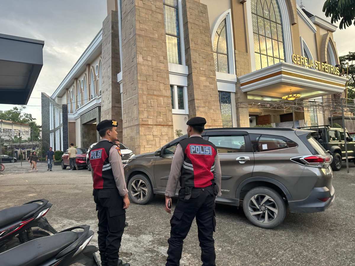 OPERASI LILIN SELIGI 2025: POLDA KEPRI INTENSIFKAN PATROLI GEREJA OPERASI LILIN SELIGI 2025: POLDA KEPRI INTENSIFKAN PATROLI GEREJA
